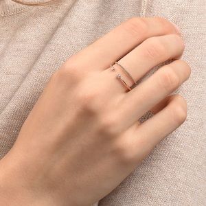 Mejuri Minimalistic Twist Ring